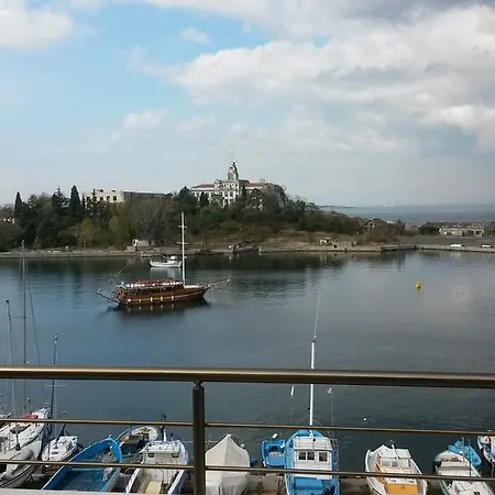 בית הארחה Lazuren Briag
